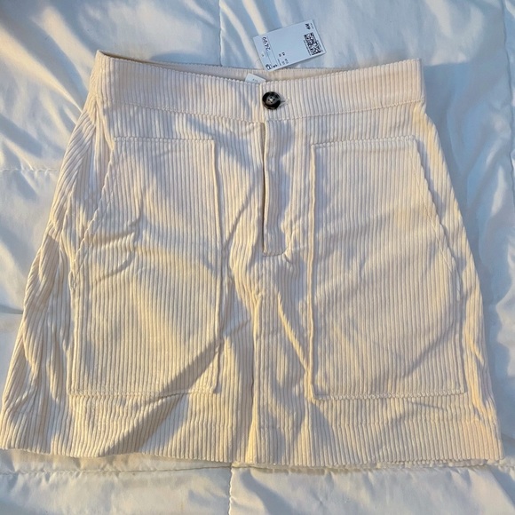 H&M Dresses & Skirts - H&M Cream Velvet Ribbed Skirt